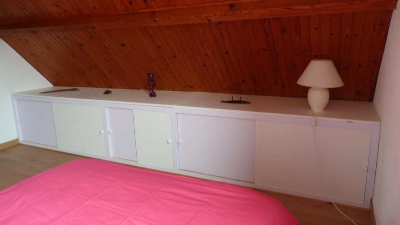 Maison De Vacances Pour 6 Personnes Avec Piscine Lainsecq Exterior foto