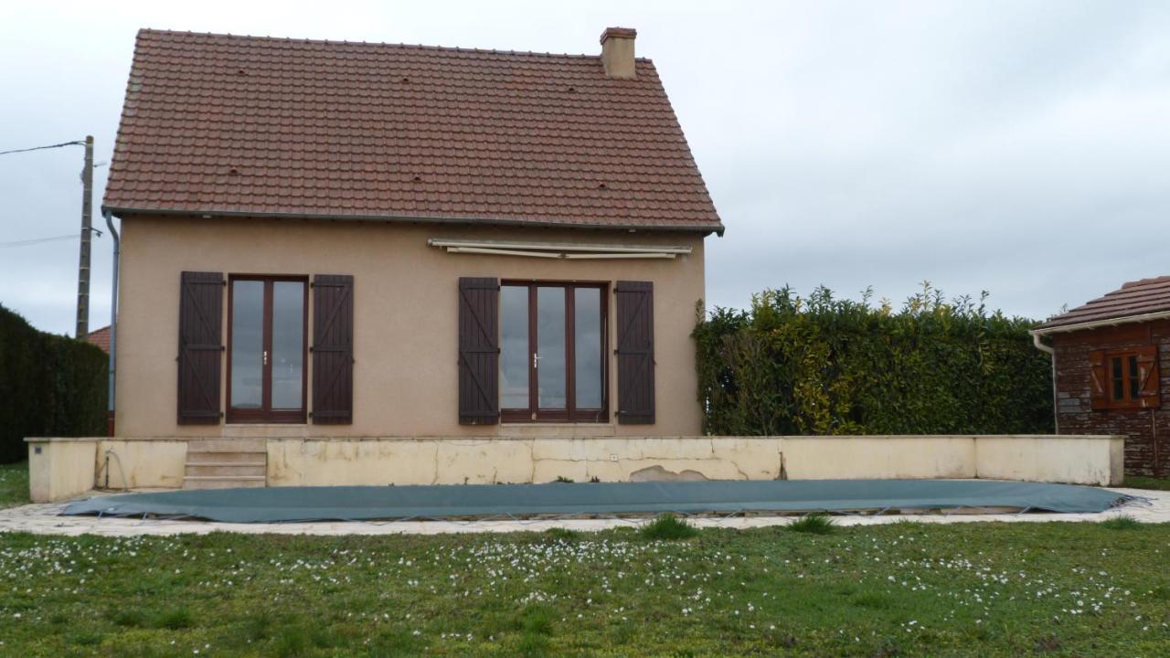 Maison De Vacances Pour 6 Personnes Avec Piscine Lainsecq Exterior foto