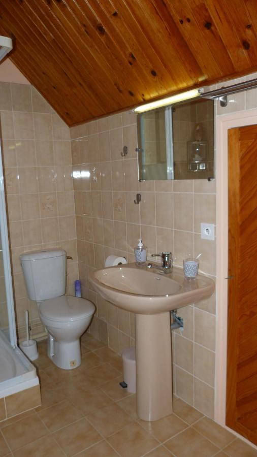 Maison De Vacances Pour 6 Personnes Avec Piscine Lainsecq Exterior foto