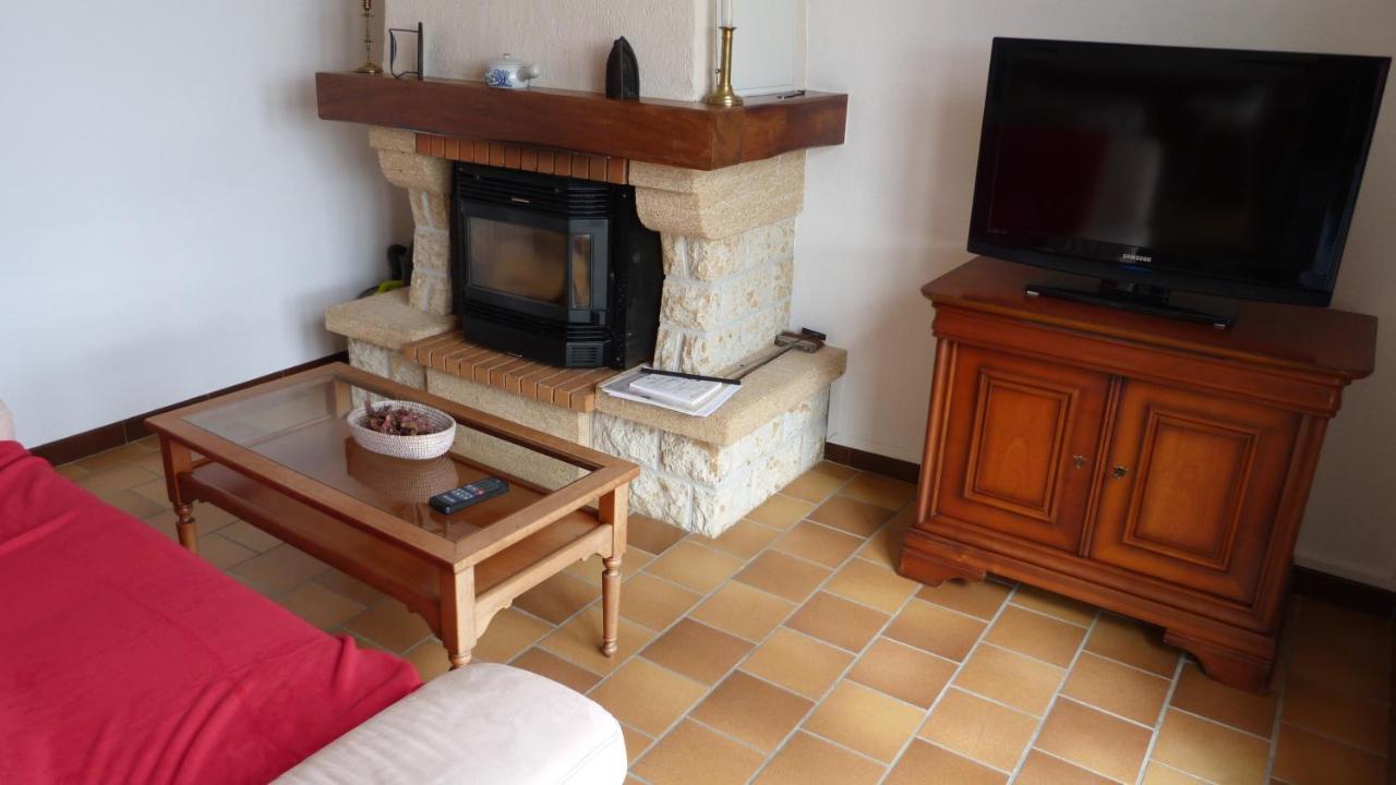 Maison De Vacances Pour 6 Personnes Avec Piscine Lainsecq Exterior foto