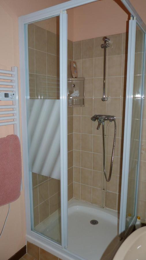 Maison De Vacances Pour 6 Personnes Avec Piscine Lainsecq Exterior foto